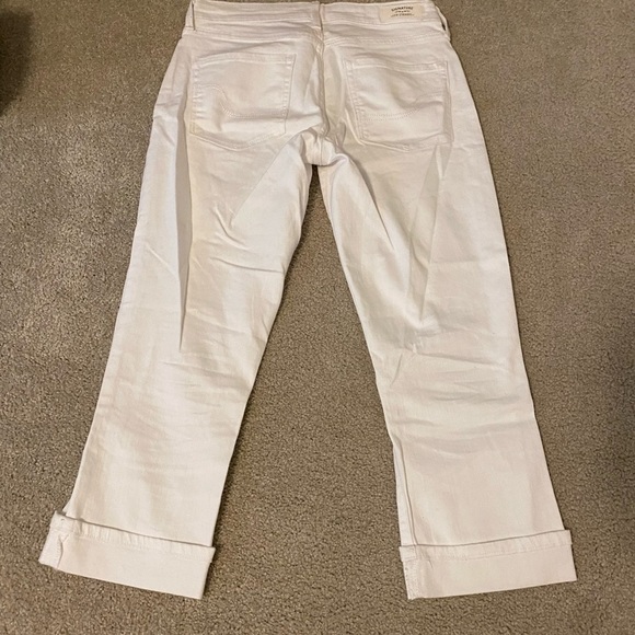 Signature Modern Capri Levi Strauss - Picture 7 of 12